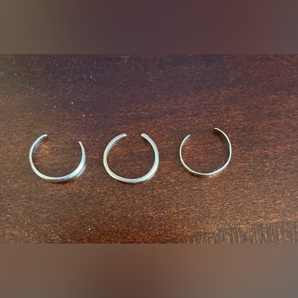 (2) 14k and (1) 10k white gold toe rings - Picture 2 of 14